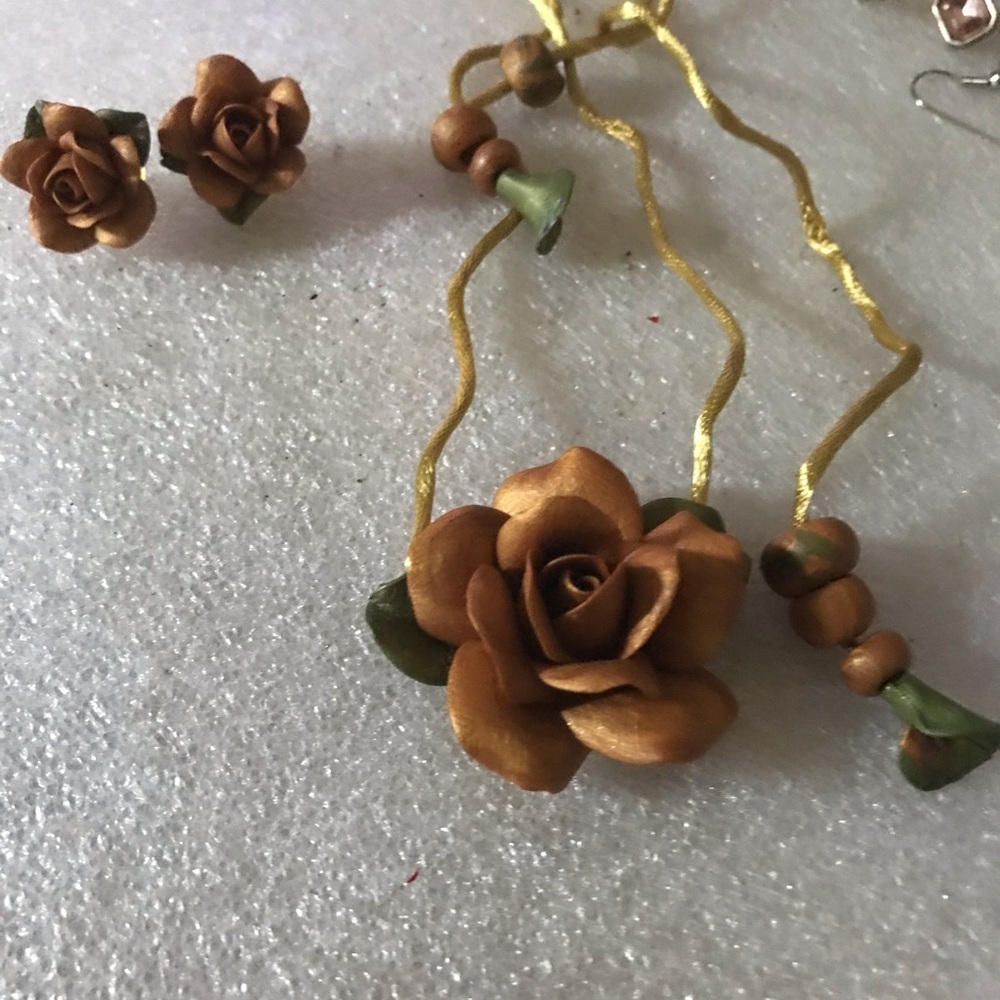 Handcrafted Brown Rose Pendant Necklace and Stud Earrings Set